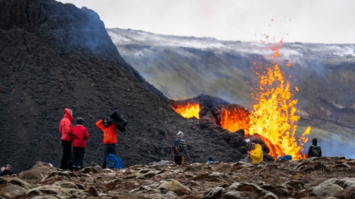 Island rychle reaguje. K vybuchlému vulkánu vytvořil stezku pro turisty